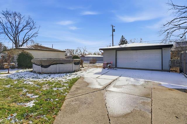 Builiding view fifteen for 23824 Lakewood, Saint Clair Shores, MI. 48082