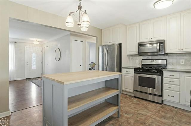 Builiding view nine for 23824 Lakewood, Saint Clair Shores, MI. 48082