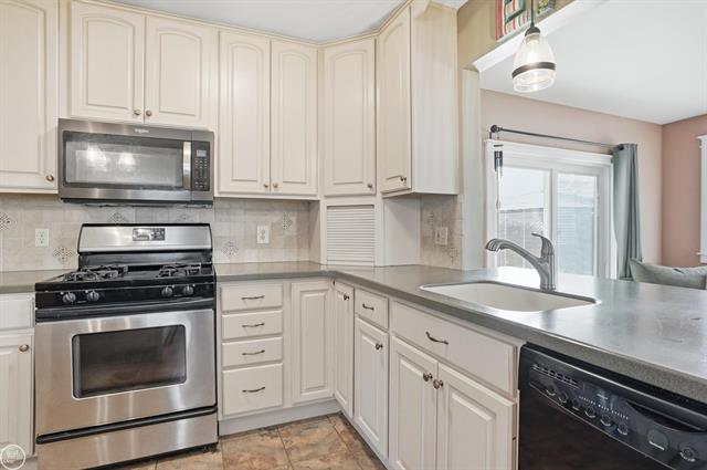 Builiding view seven for 23824 Lakewood, Saint Clair Shores, MI. 48082