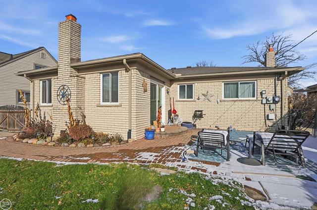 Builiding view seventeen for 23824 Lakewood, Saint Clair Shores, MI. 48082