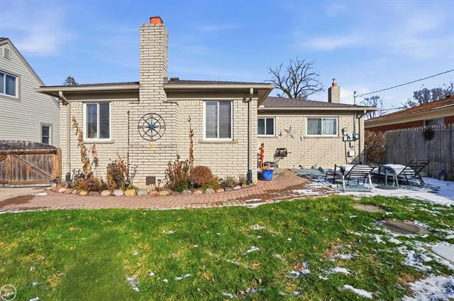 Builiding view sixteen for 23824 Lakewood, Saint Clair Shores, MI. 48082