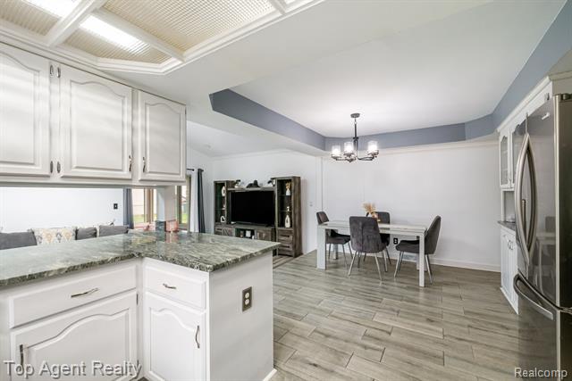 Builiding view eight for 33437 Somerset, Sterling Heights, MI. 48312
