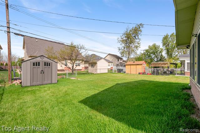 Builiding view forty one for 33437 Somerset, Sterling Heights, MI. 48312