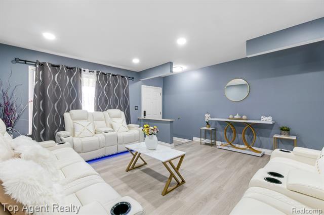 Builiding view fourteen for 33437 Somerset, Sterling Heights, MI. 48312
