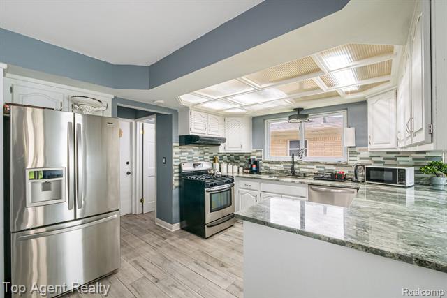 Builiding view six for 33437 Somerset, Sterling Heights, MI. 48312