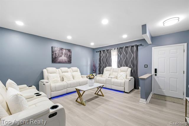 Builiding view thirteen for 33437 Somerset, Sterling Heights, MI. 48312