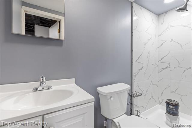 Builiding view thirty eight for 33437 Somerset, Sterling Heights, MI. 48312