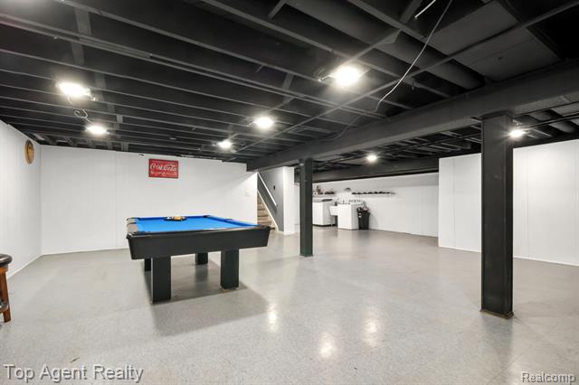 Builiding view thirty three for 33437 Somerset, Sterling Heights, MI. 48312