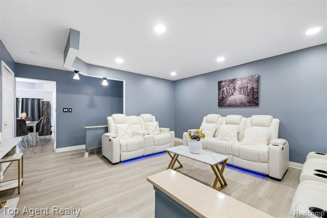 Builiding view twelve for 33437 Somerset, Sterling Heights, MI. 48312