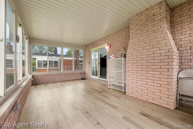 Builiding view twenty one for 33437 Somerset, Sterling Heights, MI. 48312