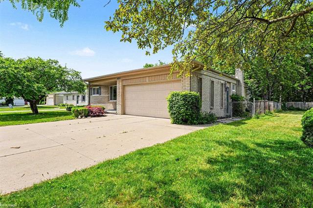 Builiding view one for 5233 Plymouth, Sterling Heights, MI. 48310