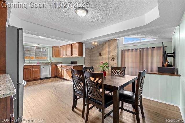 Builiding view seventeen for 33775 Shelley Lynne, Sterling Heights, MI. 48312