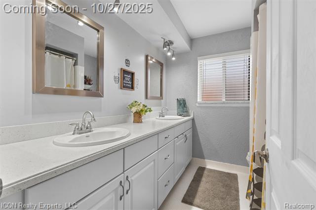 Builiding view thirteen for 33775 Shelley Lynne, Sterling Heights, MI. 48312