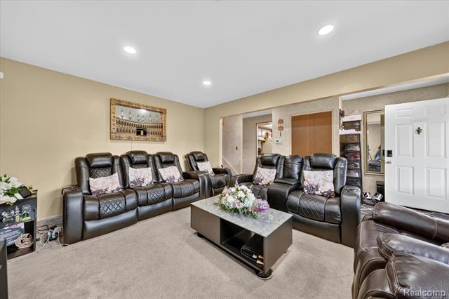 Builiding view eight for 33879 Brookshire, Sterling Heights, MI. 48312