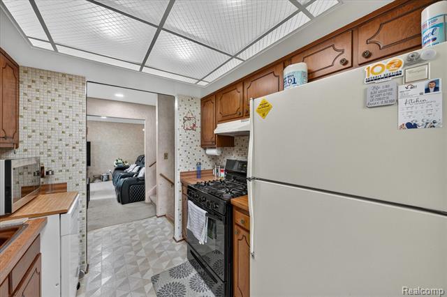 Builiding view fifteen for 33879 Brookshire, Sterling Heights, MI. 48312