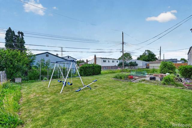Builiding view forty one for 33879 Brookshire, Sterling Heights, MI. 48312