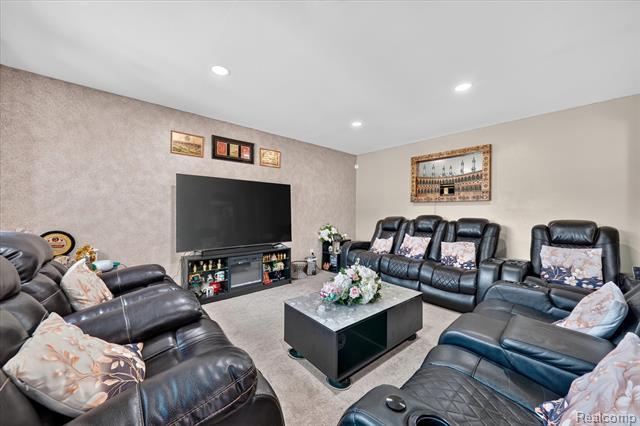 Builiding view nine for 33879 Brookshire, Sterling Heights, MI. 48312