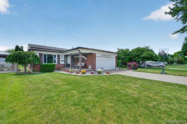 Builiding view one for 33879 Brookshire, Sterling Heights, MI. 48312