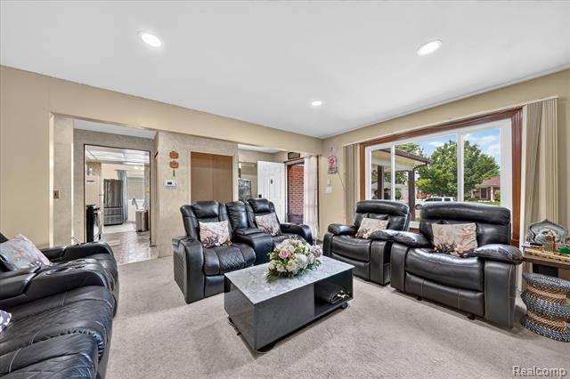 Builiding view ten for 33879 Brookshire, Sterling Heights, MI. 48312