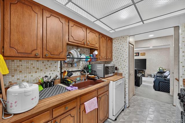 Builiding view thirteen for 33879 Brookshire, Sterling Heights, MI. 48312