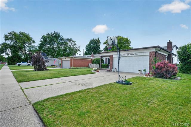 Builiding view three for 33879 Brookshire, Sterling Heights, MI. 48312