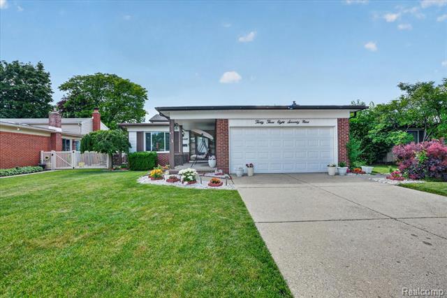 Builiding view two for 33879 Brookshire, Sterling Heights, MI. 48312