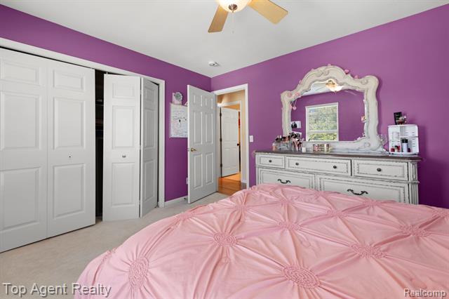 Builiding view twenty for 33780 Stonecrest, Sterling Heights, MI. 48312