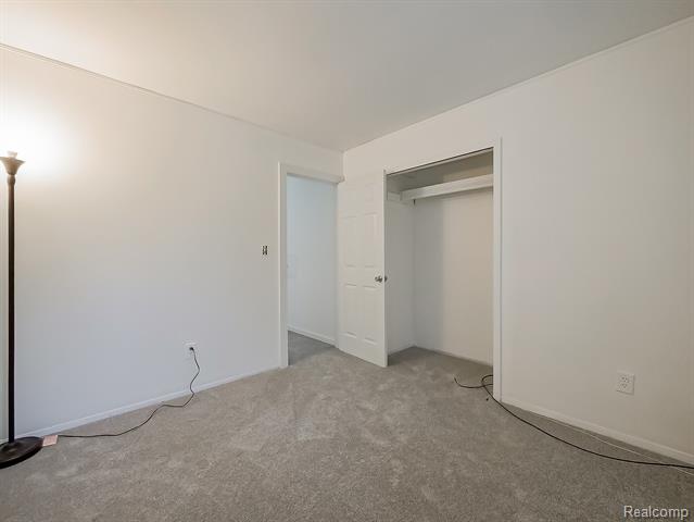 Builiding view eighteen for 21662 Flanders, Farmington, MI. 48335