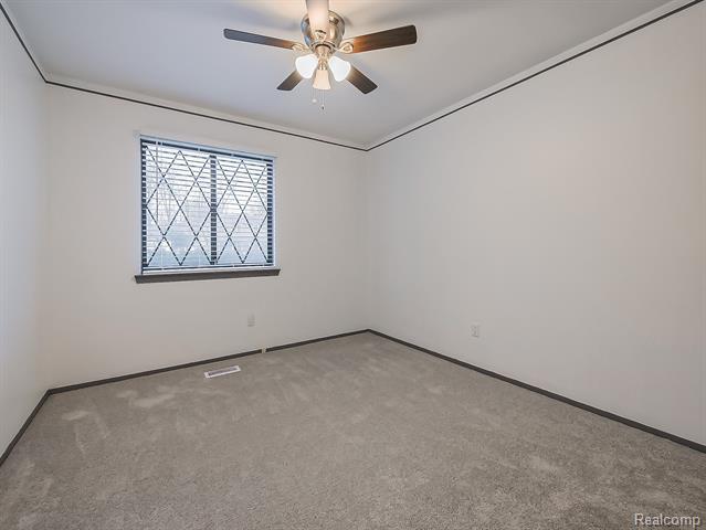 Builiding view fifteen for 21662 Flanders, Farmington, MI. 48335