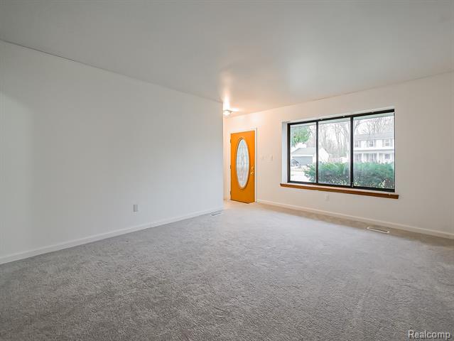 Builiding view nine for 21662 Flanders, Farmington, MI. 48335