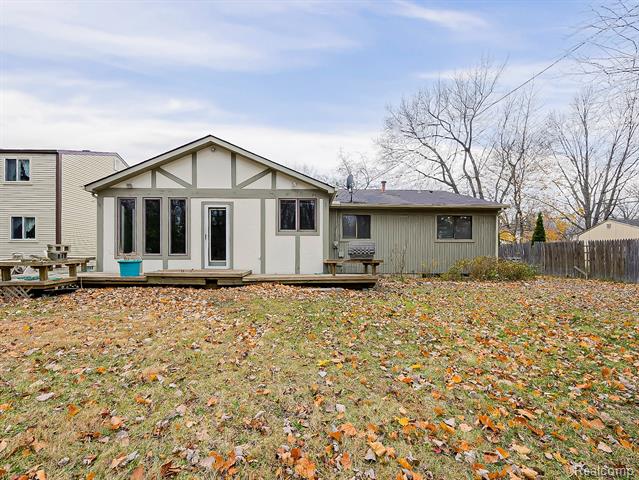 Builiding view thirty one for 21662 Flanders, Farmington, MI. 48335