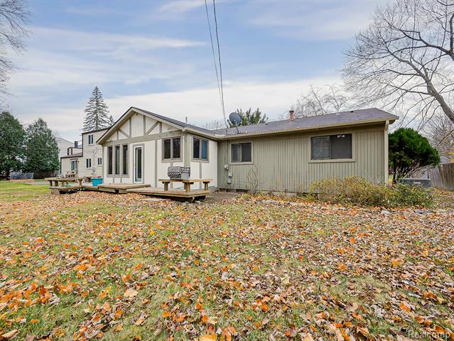 Builiding view thirty two for 21662 Flanders, Farmington, MI. 48335