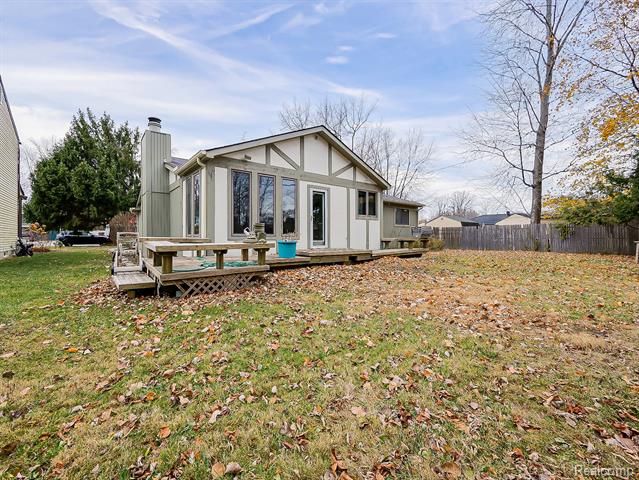 Builiding view thirty for 21662 Flanders, Farmington, MI. 48335