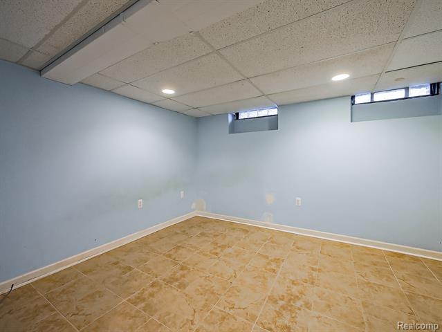 Builiding view twenty one for 21662 Flanders, Farmington, MI. 48335