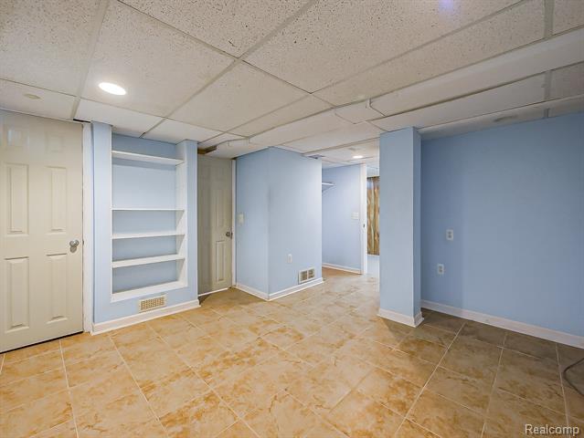 Builiding view twenty two for 21662 Flanders, Farmington, MI. 48335