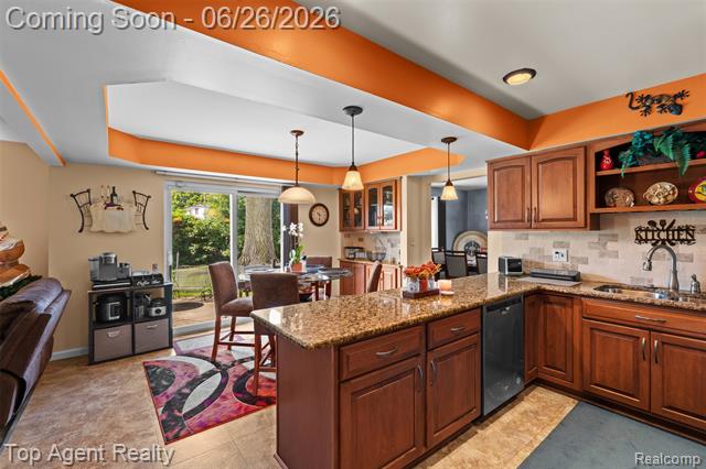 Builiding view seventeen for 11134 Fairway, Sterling Heights, MI. 48312