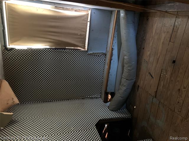 Builiding view eight for 33961 Louise, Clinton Township, MI. 48035