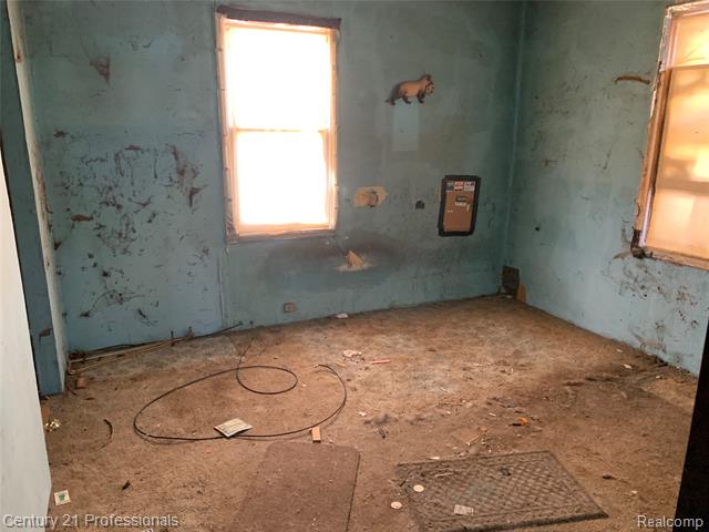 Builiding view four for 33961 Louise, Clinton Township, MI. 48035