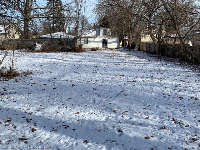 Builiding view one for 33961 Louise, Clinton Township, MI. 48035