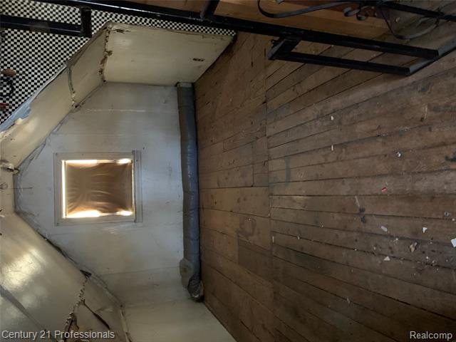 Builiding view seven for 33961 Louise, Clinton Township, MI. 48035