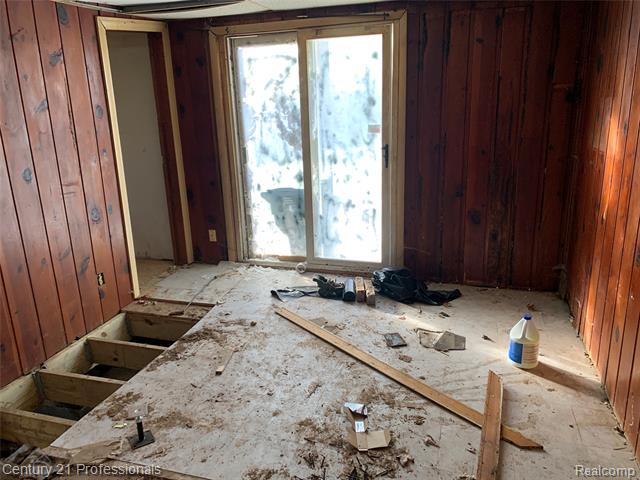 Builiding view six for 33961 Louise, Clinton Township, MI. 48035