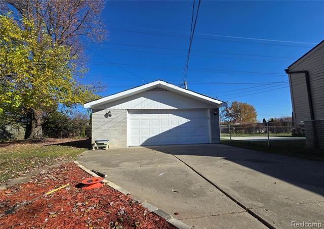 Builiding view two for 33828 Stonewood, Sterling Heights, MI. 48312