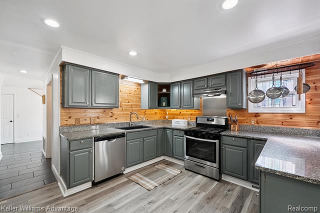 Builiding view eleven for 21526 Oxford, Farmington, MI. 48336