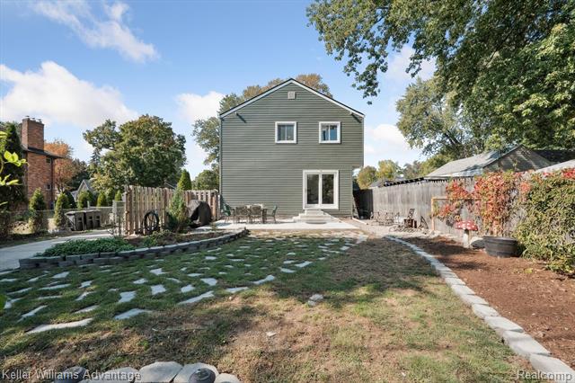 Builiding view forty one for 21526 Oxford, Farmington, MI. 48336