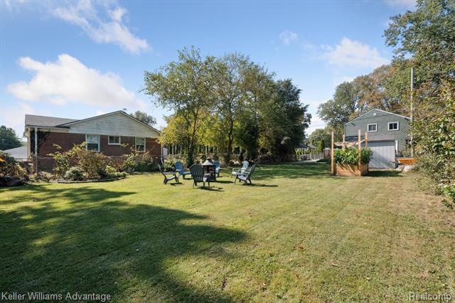 Builiding view forty two for 21526 Oxford, Farmington, MI. 48336