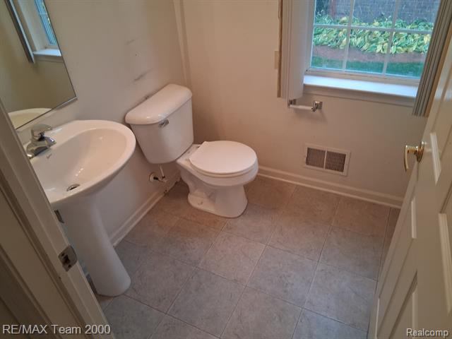 Builiding view seventeen for 34495 Orsini, Sterling Heights, MI. 48312