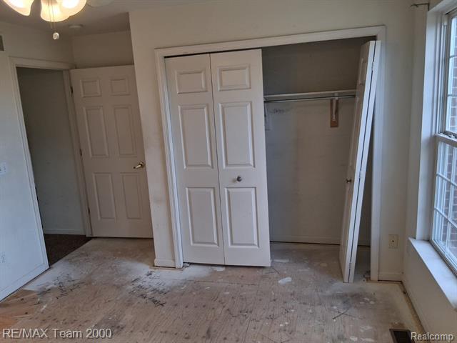 Builiding view twenty for 34495 Orsini, Sterling Heights, MI. 48312