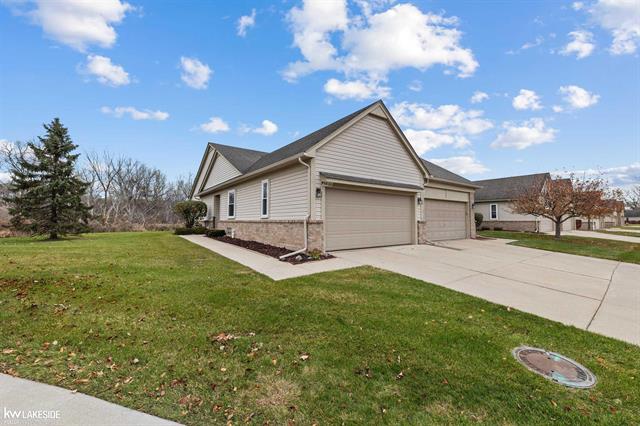 Builiding view two for 34166 Birchway, Sterling Heights, MI. 48312