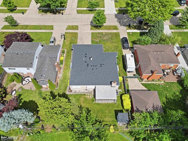 Builiding view thirty nine for 34265 Greentrees Roa, Sterling Heights, MI. 48312
