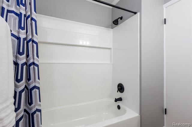 Builiding view eighteen for 11845 Ina, Sterling Heights, MI. 48312